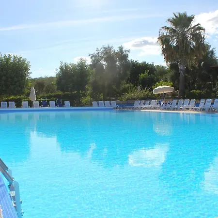 Parco vacanze Villaggio Uliveto *