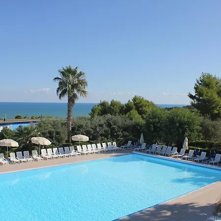 Parco vacanze Villaggio Uliveto *